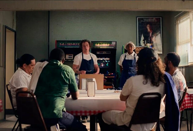 Картинка из сериала Медведь 1 сезон