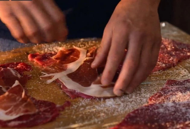 Промо-фото из сериала Медведь 1 сезон 6 серия