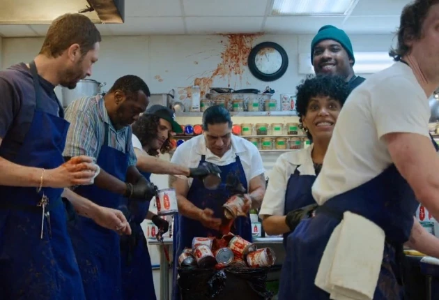 Промо-фото из сериала Медведь 1 сезон 8 серия